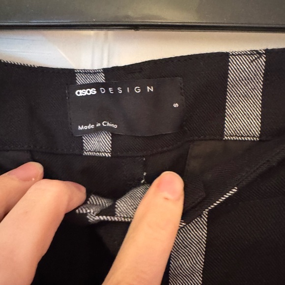 LIKE NEW ASOS trousers. Incredible material! Chic Black and Gray Striped Pants - Picture 4 of 7
